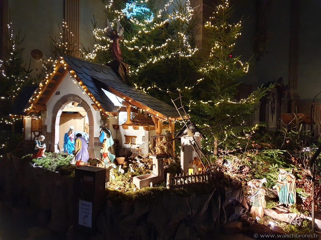 La crÃ¨che rayonne dans l'Ã©glise Saint Benoit