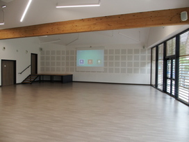 Salle La Forge grande salle avec petite scène